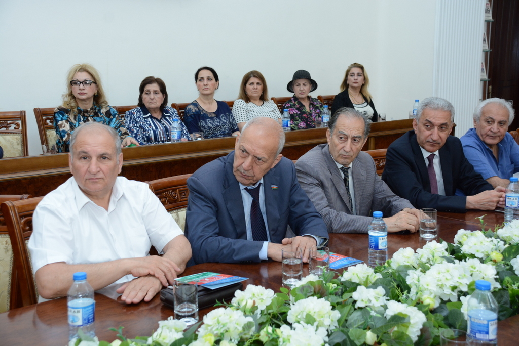 UNEC-də elm-praktik konfrans keçirildi    - FOTOLAR